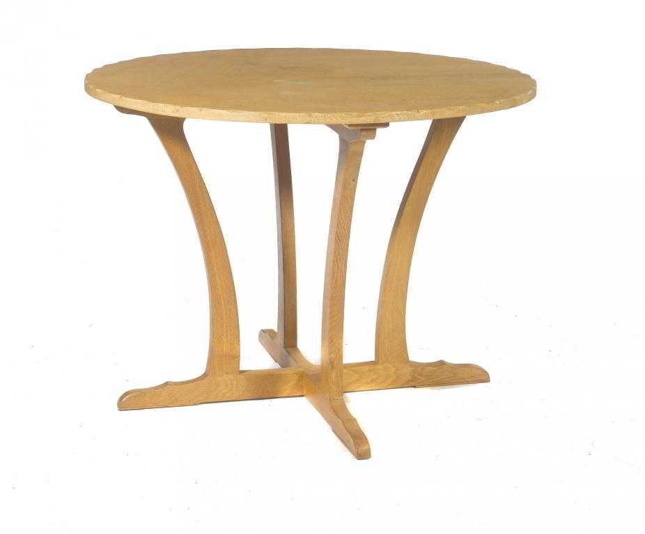 Appraisal: A WREN MAN OAK TABLE NORTH YORKSHIRE the notched circular