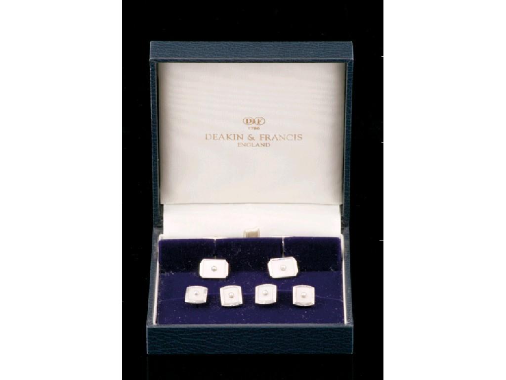 Appraisal: A CASED SET OF CT WHITE GOLD CUFFLINKS and four