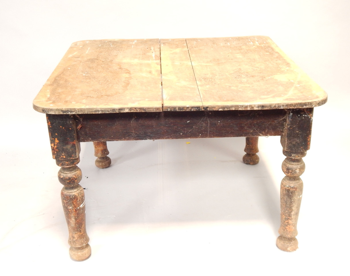 Appraisal: A rectangular pine kitchen table with turned legs cm wide