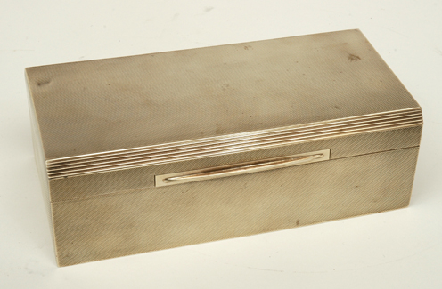 Appraisal: A GEORGE VI STERLING SILVER CIGARETTE BOX Birmingham circa