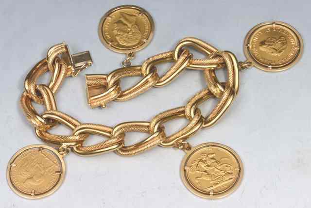 Appraisal: AN CT GOLD JEWEL LINKED BRACELET set with a sovereign