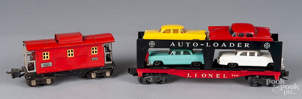 Appraisal: Lionel Auto Loader train car with four cars Lionel Auto