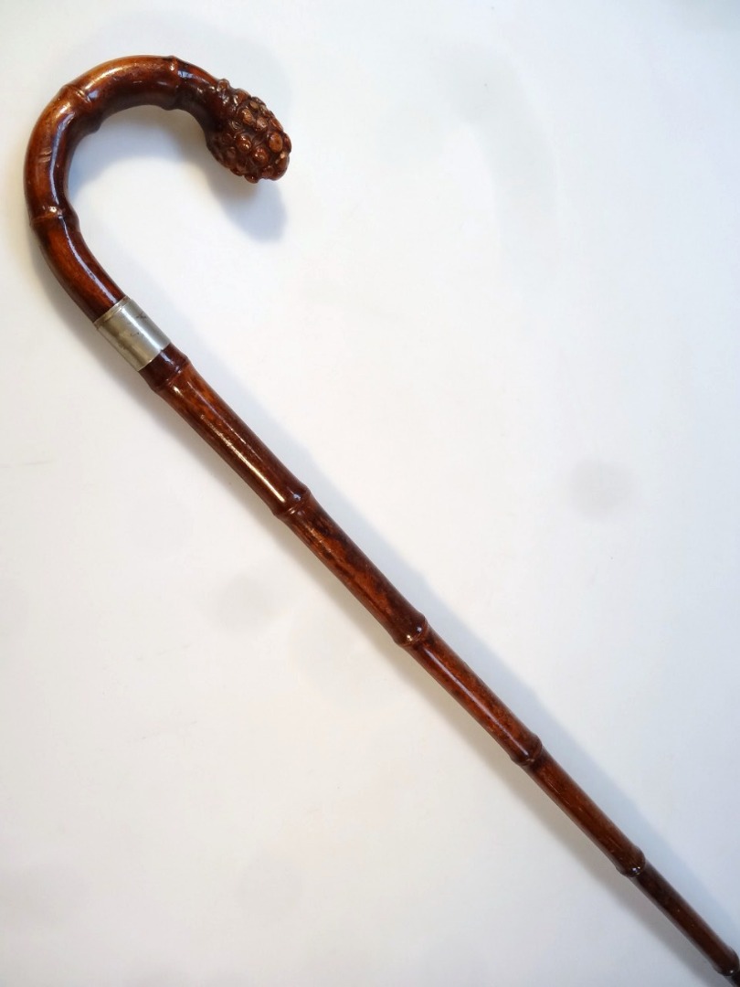 Appraisal: An early thC horse measuring cane with knotted knop the