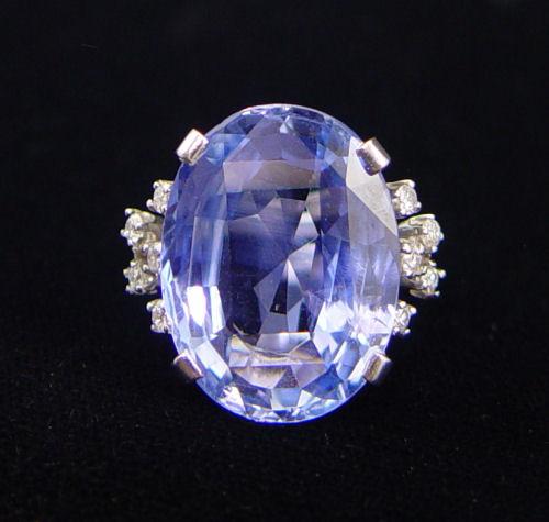 Appraisal: OUTSTANDING CT CEYLON SAPPHIRE AND DIAMOND RING IN PLATINUM Platinum