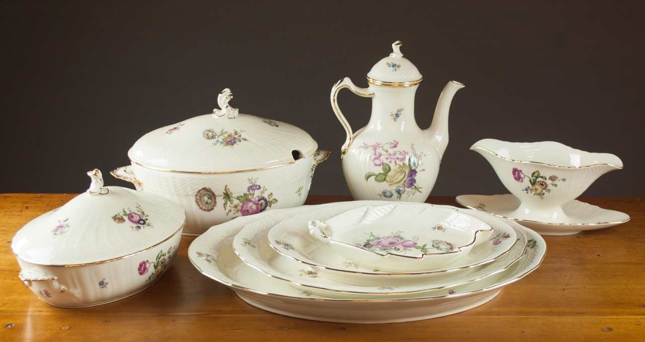 Appraisal: ROYAL COPENHAGEN FRIJSENBORG CHINA SET twenty-one pieces comprised of oval