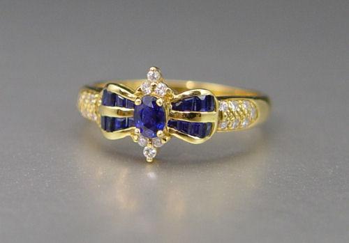 Appraisal: K DIAMOND SAPPHIRE RING K yellow gold ring contains thirty