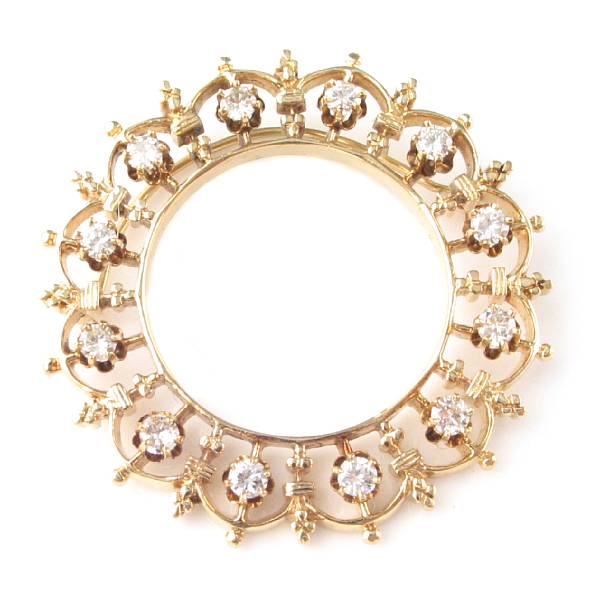 Appraisal: A diamond and k yellow gold circle brooch estimated weight