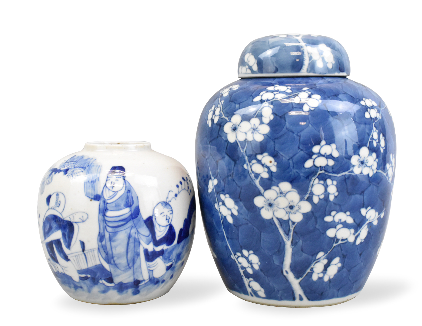 Appraisal: Two Chinese blue and white jars The larger jar covered