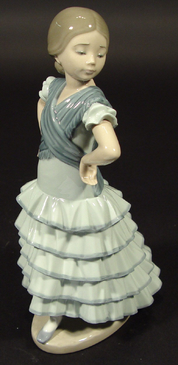 Appraisal: Lladro porcelain figurine Gypsy girl in a flowing dress with