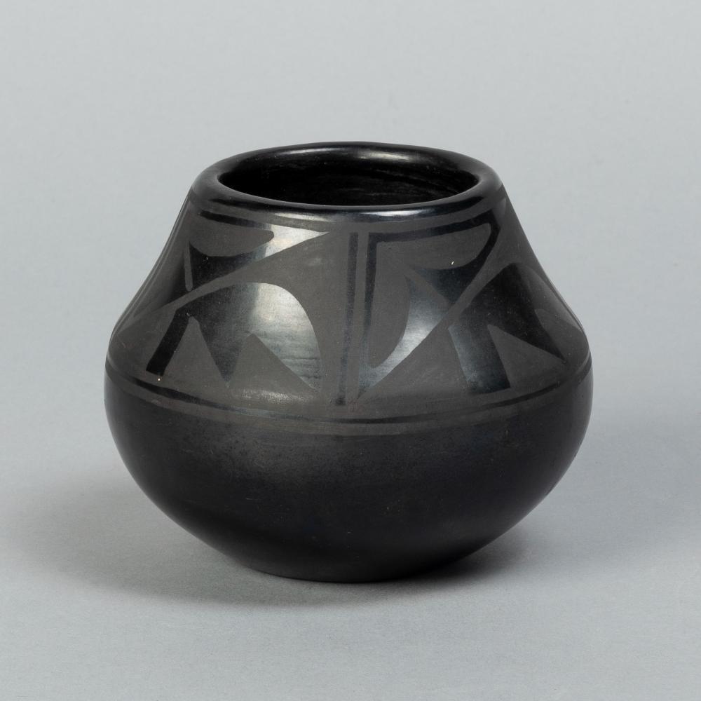 Appraisal: MARIA SANTANA MARTINEZ BLACKWARE POT CA Maria Santana Martinez San