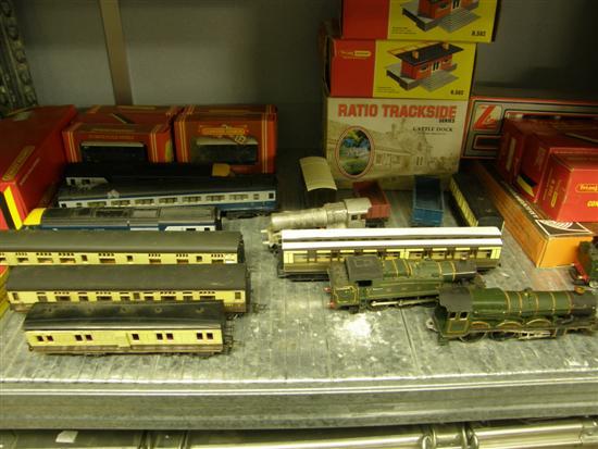 Appraisal: Extensive set of Triang Hornby Gauge model railway items To