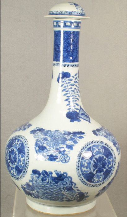 Appraisal: Chinese export porcelain Blue Fitzhugh water bottle h the base