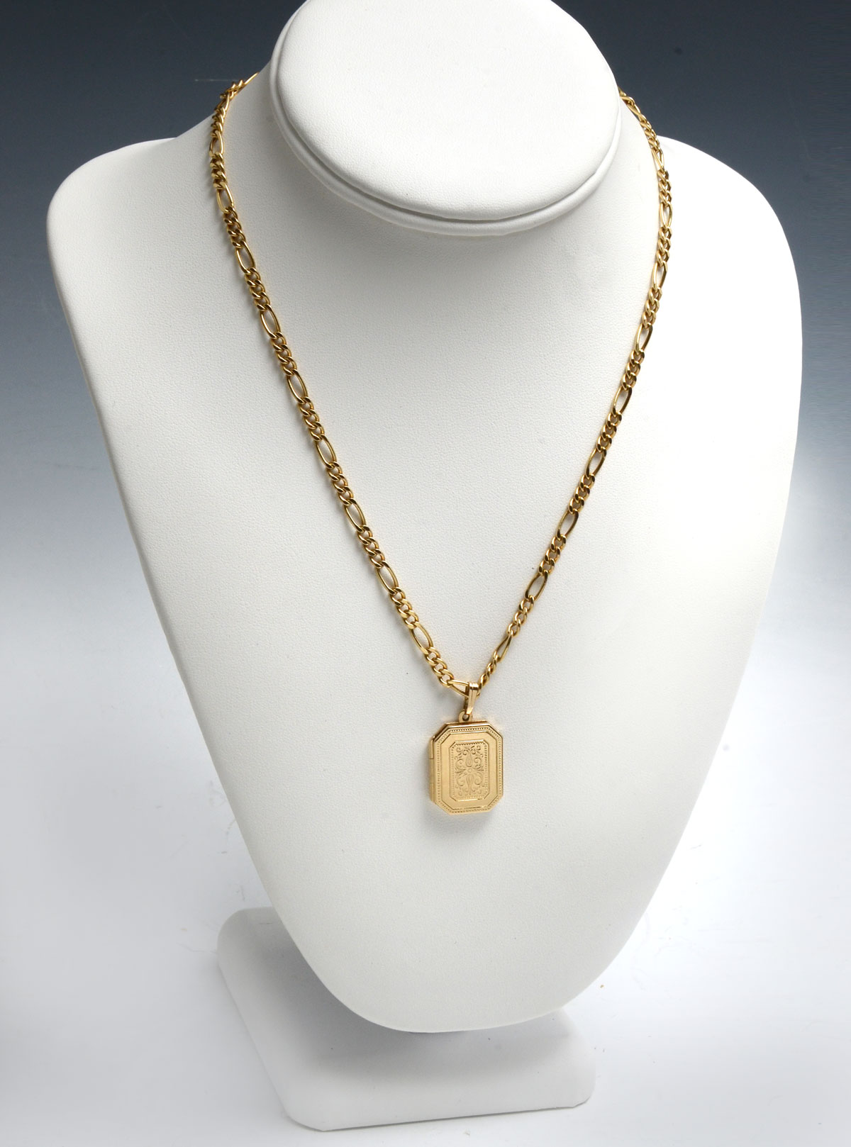 Appraisal: K ITALIAN '' FIGARO LINK NECKLACE Yellow gold figaro link