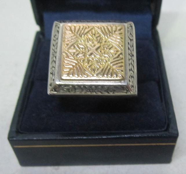 Appraisal: AN CT GOLD AND STERLING SILVER MISENTO RING AN CT