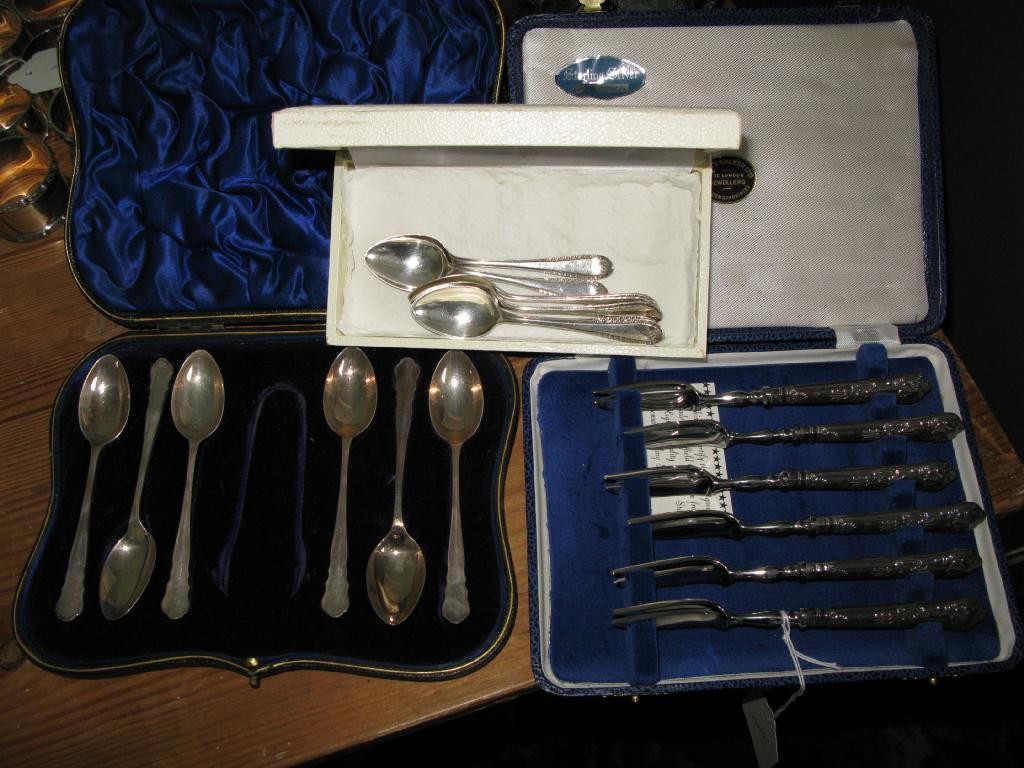 Appraisal: A cased set of six silver teaspoons tongs missing a