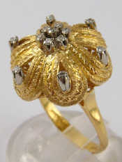 Appraisal: A yellow metal tests carat gold diamond ring head approx