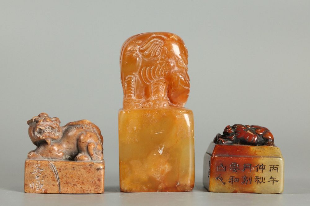 Appraisal: Chinese soapstone seals largest in H Notice to bidders Condition