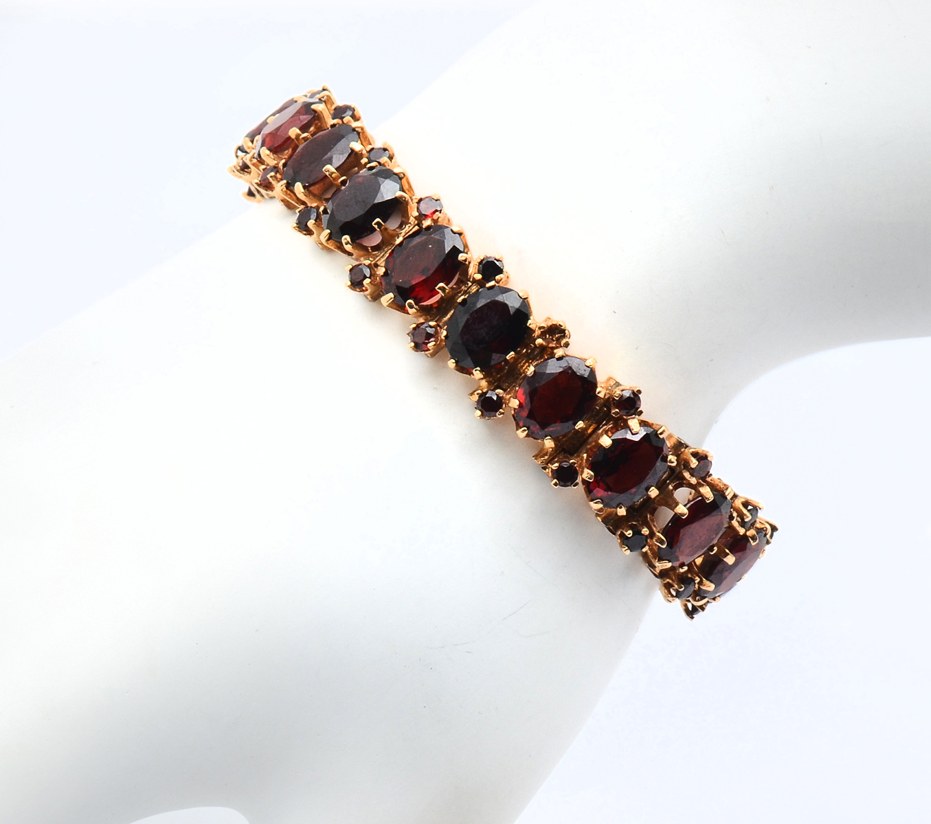 Appraisal: HARRY WINSTON K CTW GARNET BRACELET K yellow gold bracelet