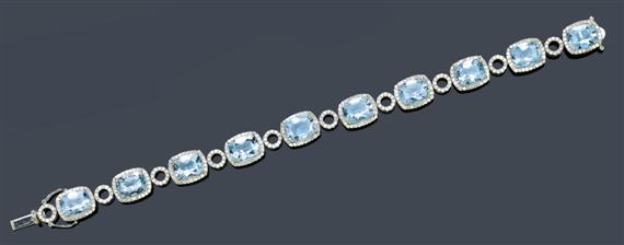 Appraisal: AN AQUAMARINE AND DIAMOND BRACELET White gold Classic bracelet set