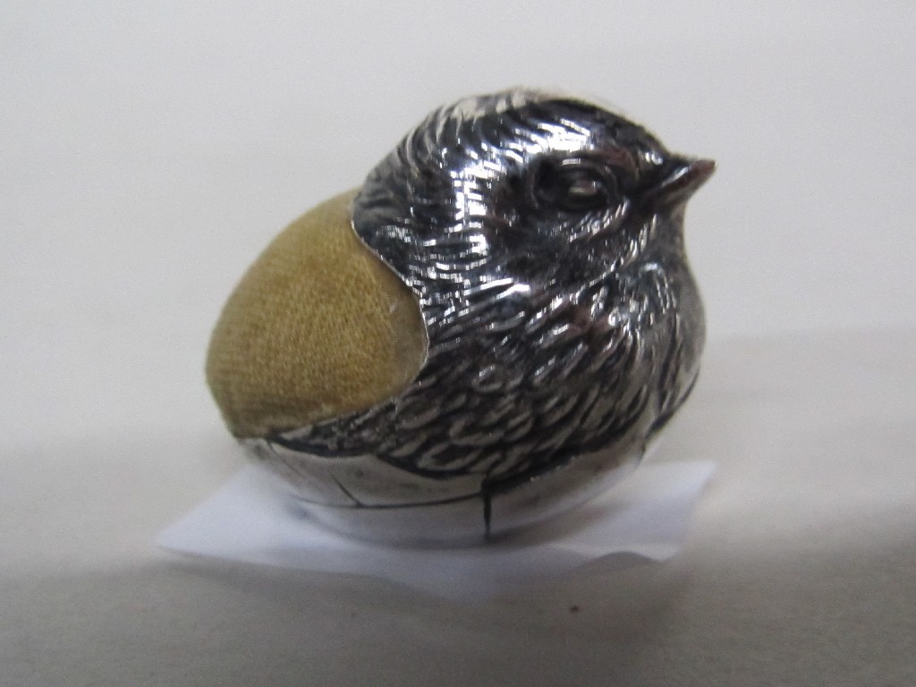 Appraisal: Novelty silver pin cushion modelled as a bird cm tall