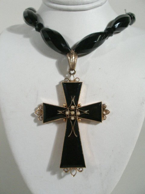 Appraisal: Onyx and Rose Gold Necklace Victorian c s onyx cross