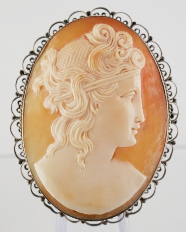 Appraisal: Antique Victorian woman cameo brooch with silver filigree frame Cameo