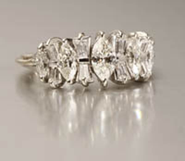 Appraisal: A diamond ring A diamond ring K white gold set