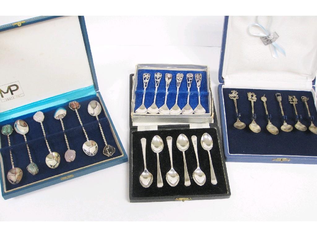 Appraisal: Six George VI Coffee Spoons Sheffield six others with floral