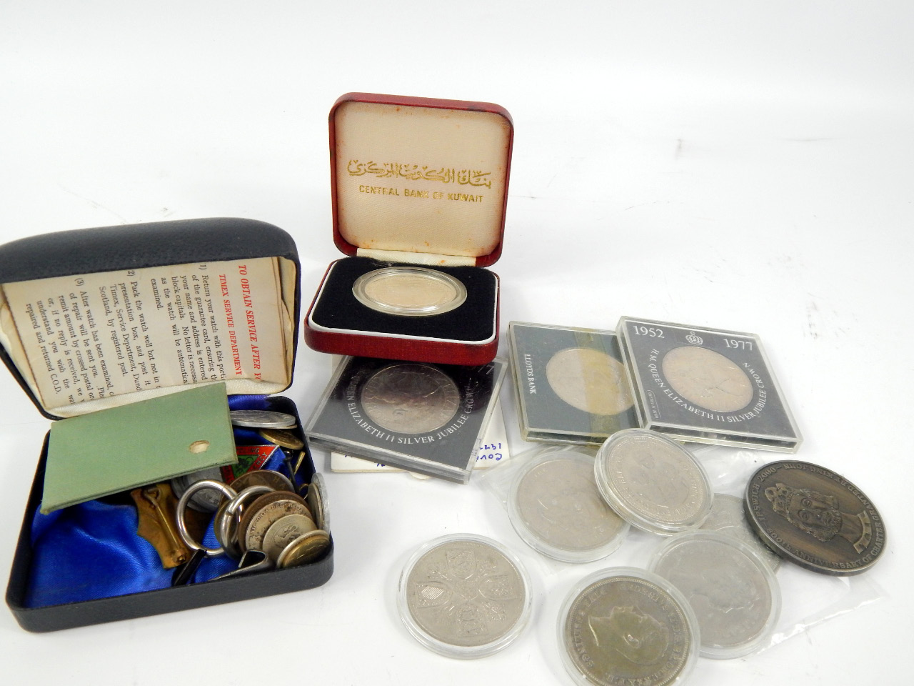 Appraisal: Commemorative and other coins including a Kuwait Dinar coin for