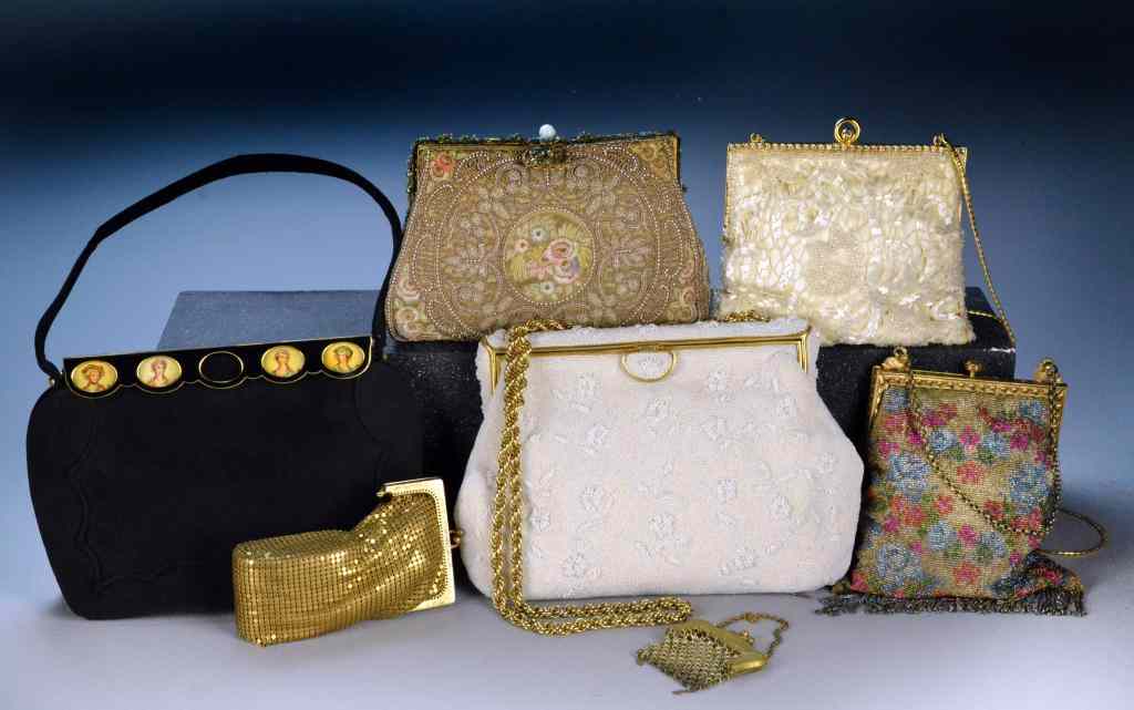 Appraisal: Antique and Vintage Beaded PursesConsisting of a variety of finely