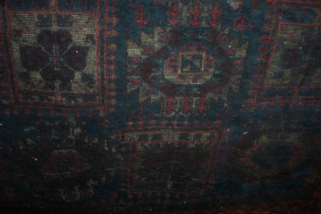 Appraisal: An Eastern wool rug with repeating geometric decoration in blue