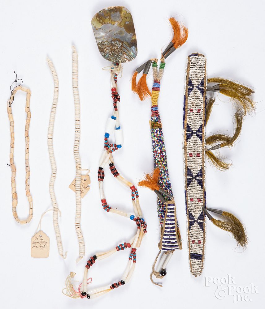 Appraisal: Six Native American Indian bead and beadwork item Six Native