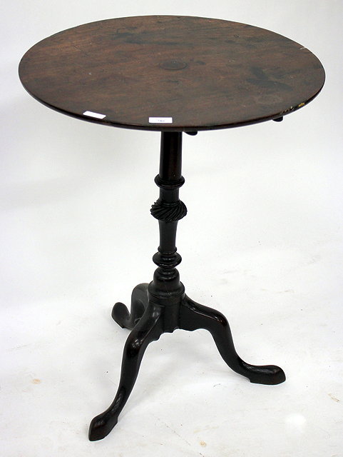 Appraisal: A SMALL GEORGIAN MAHOGANY CIRCULAR OCCASIONAL TABLE standing on ring