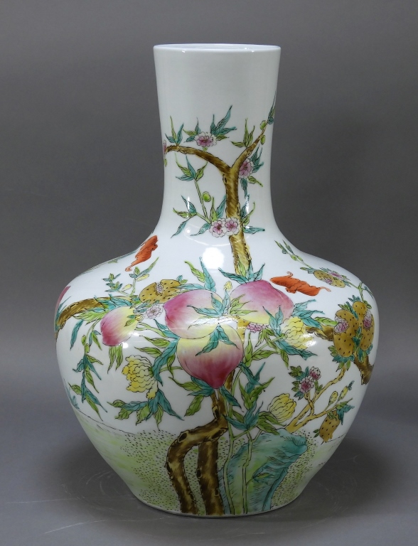 Appraisal: CHINESE PORCELAIN FAMILLE ROSE PEACH VASE China th- th centuryGlobular