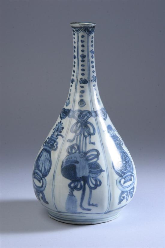 Appraisal: CHINESE KRAAK BLUE AND WHITE PORCELAIN BOTTLE Ming dynasty Wanli