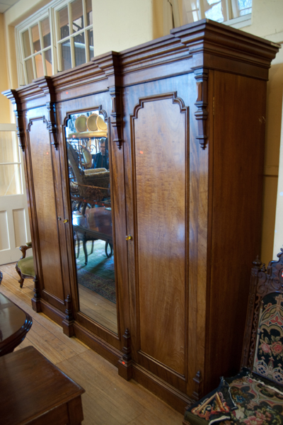 Appraisal: CONTINENTAL FRUITWOOD LINEN PRESS