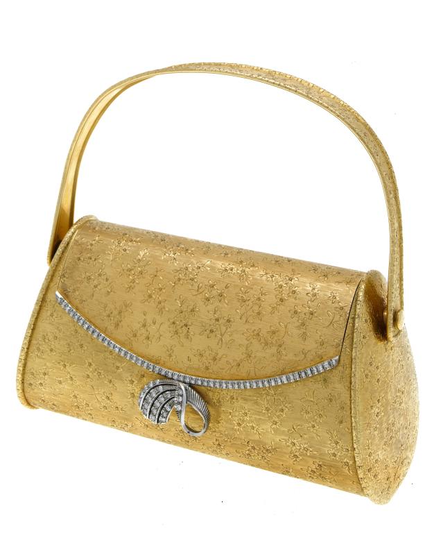 Appraisal: A FINE GOLD EVENING BAG the 'invisible' lid with integral