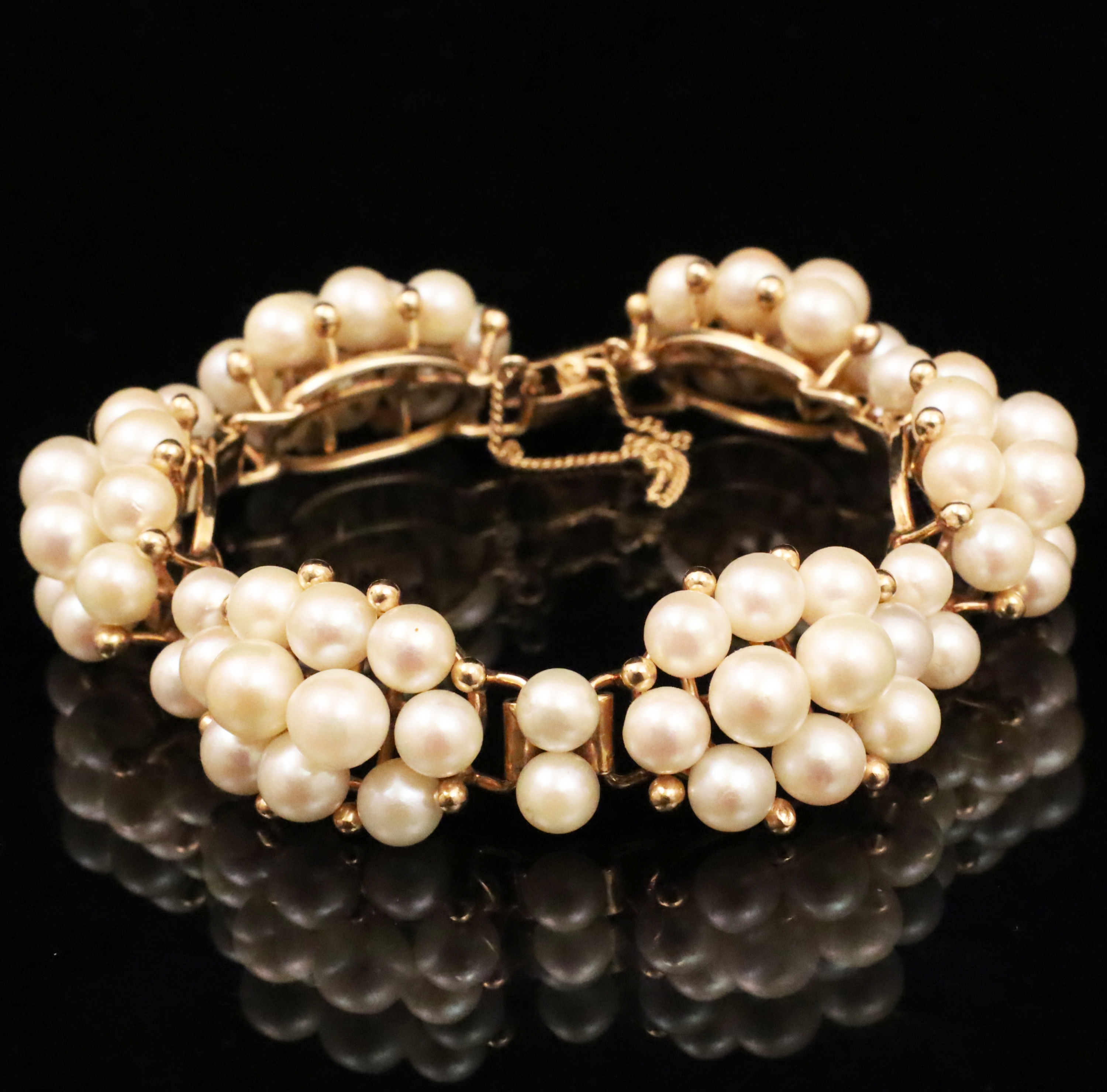 Appraisal: K YELLOW GOLD CLUSTERED PEARL BRACELET K yellow gold and