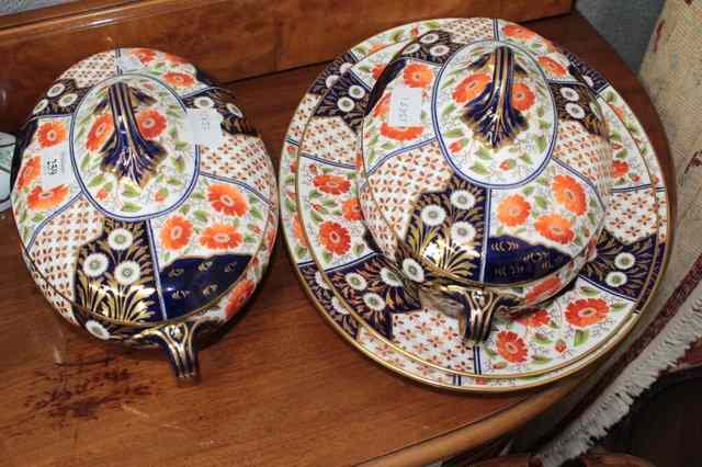 Appraisal: A WEDGWOOD BONE CHINA T GOODE CO IMARI PATTERN EIGHT