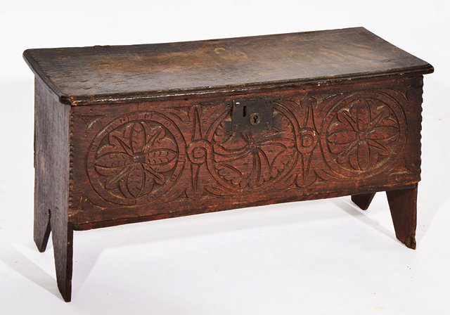 Appraisal: A TH TH CENTURY OAK SMALL SIZED SIX-PLANK COFFER cm