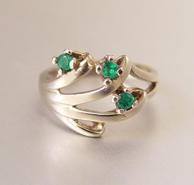 Appraisal: K STONE EMERALD RING K white gold ring contains round