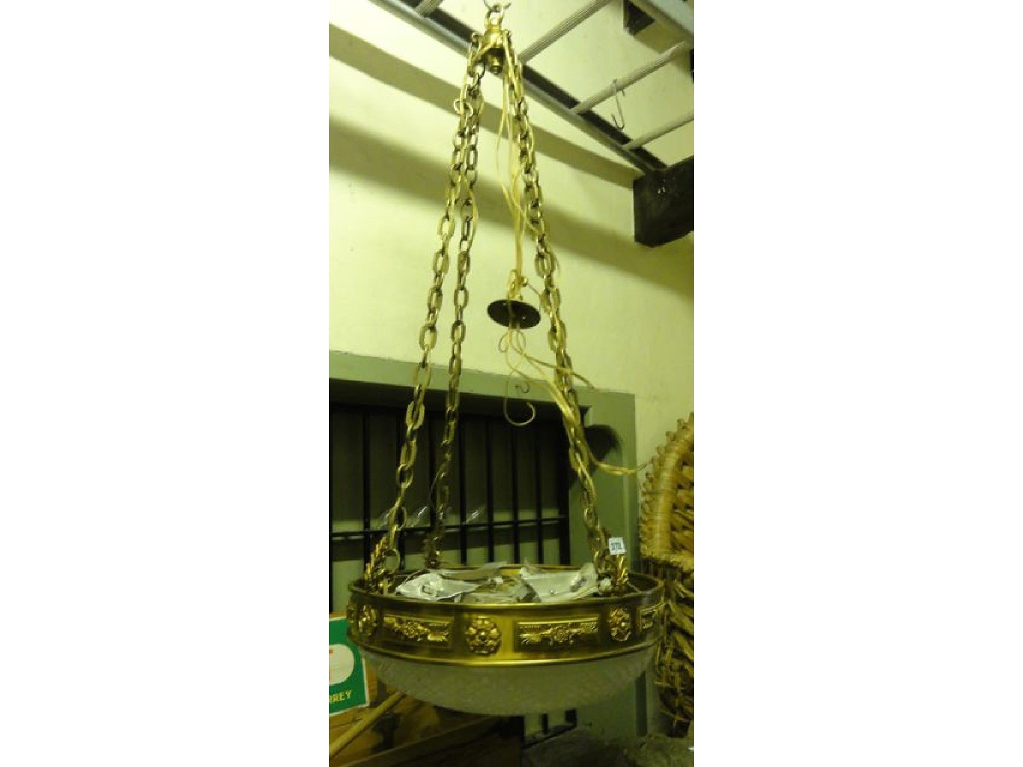 Appraisal: A good quality hanging ceiling light with four chain links