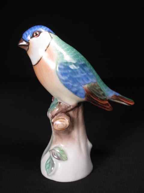 Appraisal: Herend porcelain bird figurine Depicting a bird sitting on a