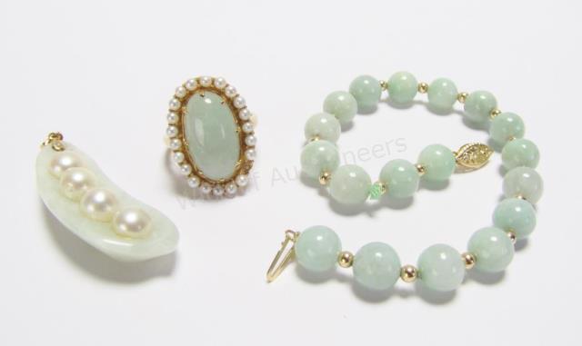 Appraisal: Jade and K yellow gold jewelry including ring with approximately