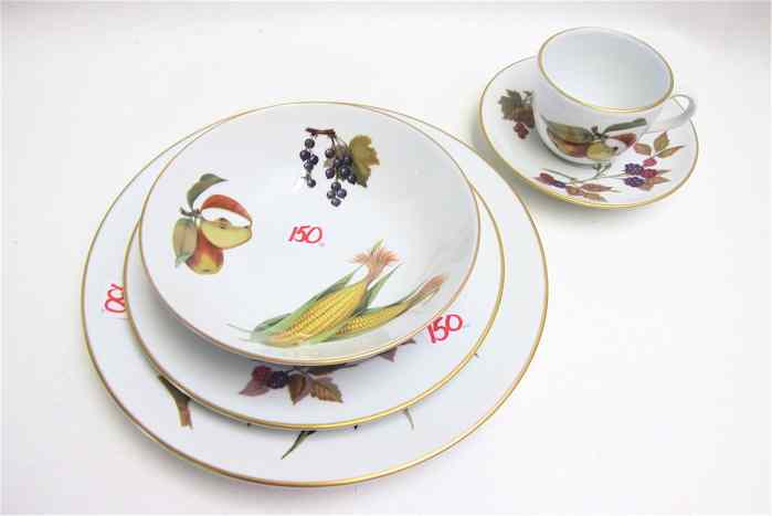 Appraisal: FORTY PIECE ROYAL WORCESTER CHINA SET in the ''Evesham'' pattern