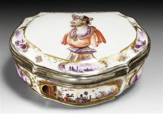 Appraisal: FINE SNUFF BOX WITH CHINOISERIE DECORATION AND VERMEIL MOUNTS MEISSEN