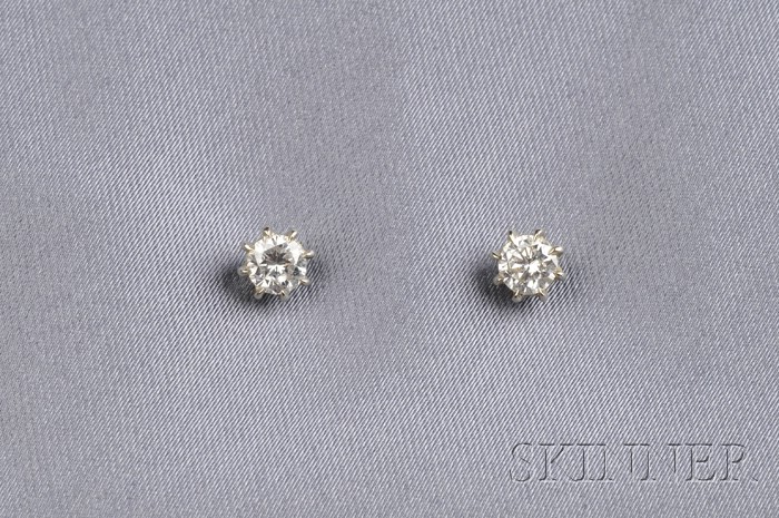 Appraisal: kt White Gold and Diamond Earstuds each prong-set with a