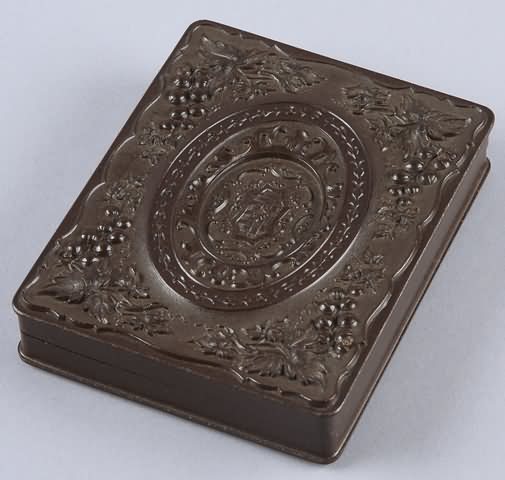 Appraisal: Quarter plate union case Floral Geometric Krainik- Case contains tintype