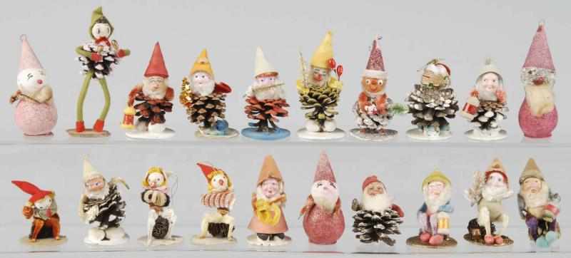 Appraisal: Lot of Small Pine Cone Christmas Party Favors Description Japanese