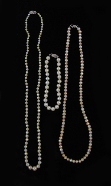 Appraisal: TWO PEARL NECKLACES AND ONE PEARL BRACELET the white pearl